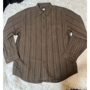 Weekendz off men long sleeve button front with front pocket L